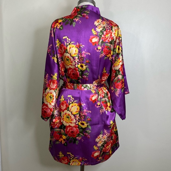 SHINY SATIN POLYESTER Robe in Purple with Vibrant Flowers 🌺🌸 💐 - Picture 6 of 11